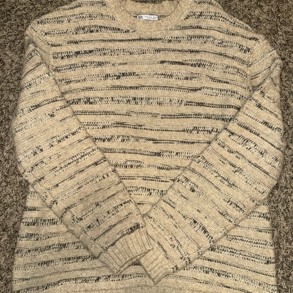 Zara Men's Tan and Black Crewneck Sweater